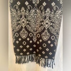 Soft Reversible Black & Tan Print Knit Scarf Size 34” x 12”